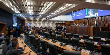 Clima esquenta na Alerj após acusação envolvendo Douglas Ruas e deputado do Psol