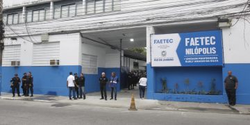 Estado garante piso nacional e cria auxílio de até R$ 900 para servidores da Faetec