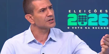“Só faz campanha dentro de comunidade quem tem ligação com o crime organizado”, afirma Douglas Ruas