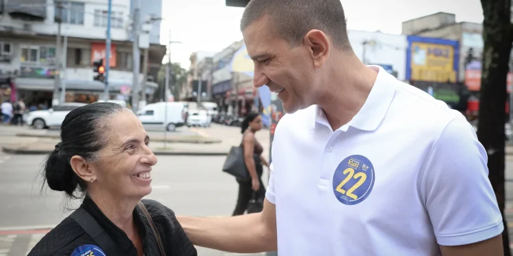 Douglas Ruas promete criar balcão único para empresas e linha de crédito para mulheres no RJ