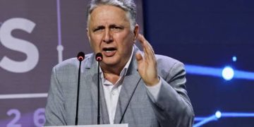 ‘Três é demais’: Novo questiona candidatura de Garotinho ao governo do Rio