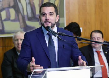 Carlos Jordy pede ao TRE-RJ impugnação da candidatura de Eduardo Paes