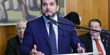 Carlos Jordy pede ao TRE-RJ impugnação da candidatura de Eduardo Paes