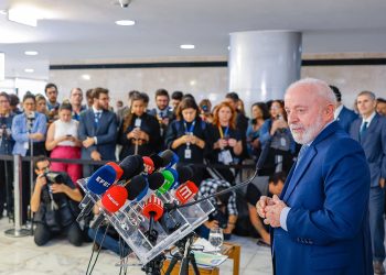 Lula foge de jornalistas e evita responder sobre Lulinha e Marcola em Brasília