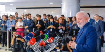Lula foge de jornalistas e evita responder sobre Lulinha e Marcola em Brasília