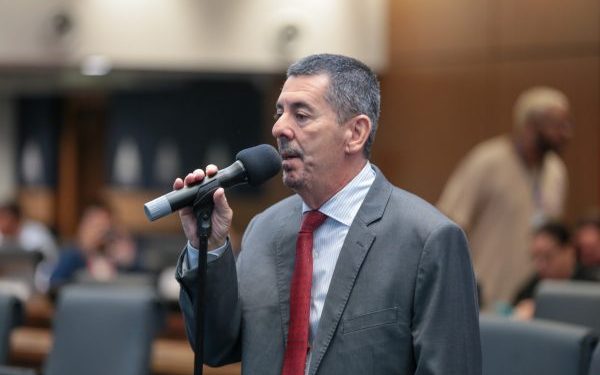 Após ter candidatura barrada, Val Ceasa publica mensagem sobre perseguição