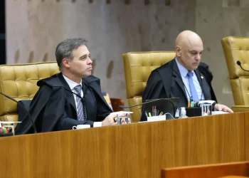 Mendonça pede a Fachin afastamento de Alexandre de Moraes do STF