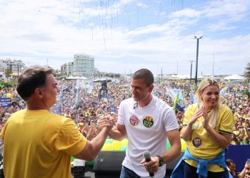 Ao lado de Flávio, Douglas Ruas diz que Rio é a casa de Bolsonaro