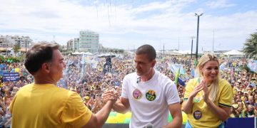Ao lado de Flávio, Douglas Ruas diz que Rio é a casa de Bolsonaro
