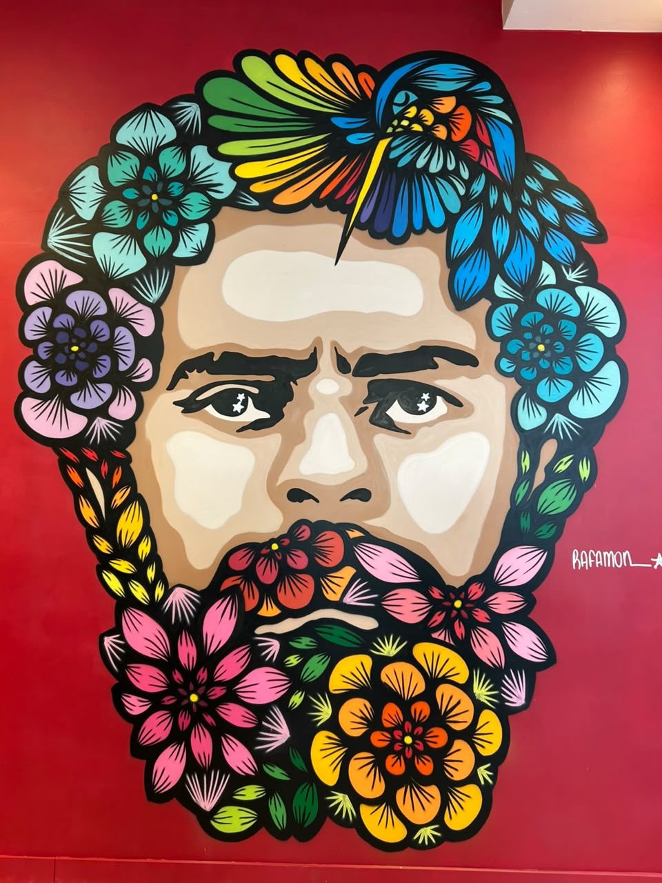 Comitê eleitoral vira ponto turístico no Centro devido mural de Lula