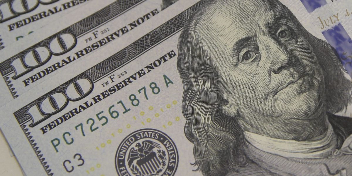 Dólar cai a R$ 5,08 e atinge menor patamar em um mês no mercado