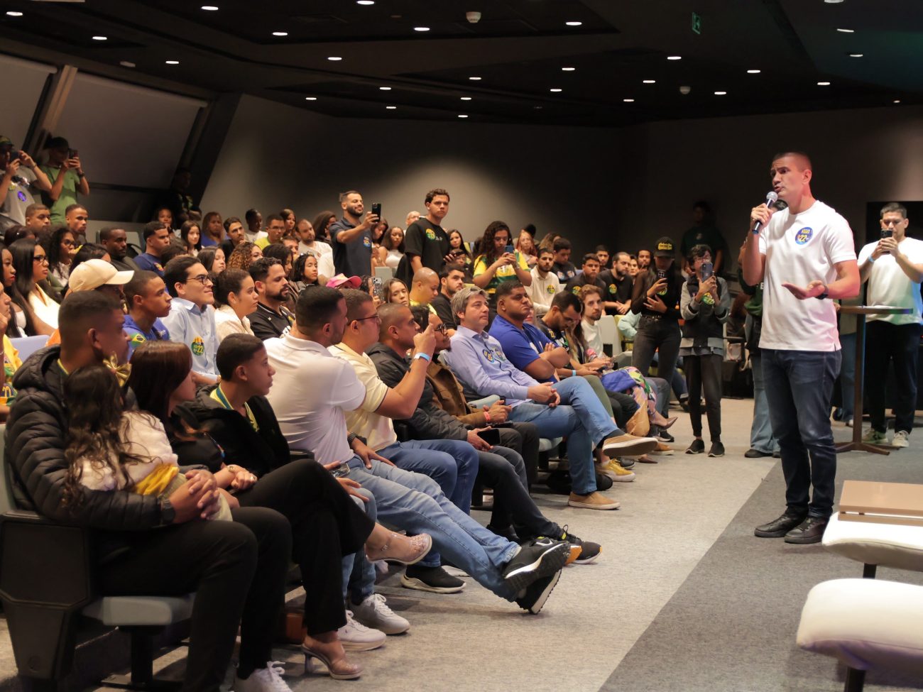 Douglas Ruas apresenta projeto Rio Criativo para jovens artistas