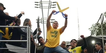 Flávio faz comício no local onde Jair Bolsonaro sofreu atentado em 2018