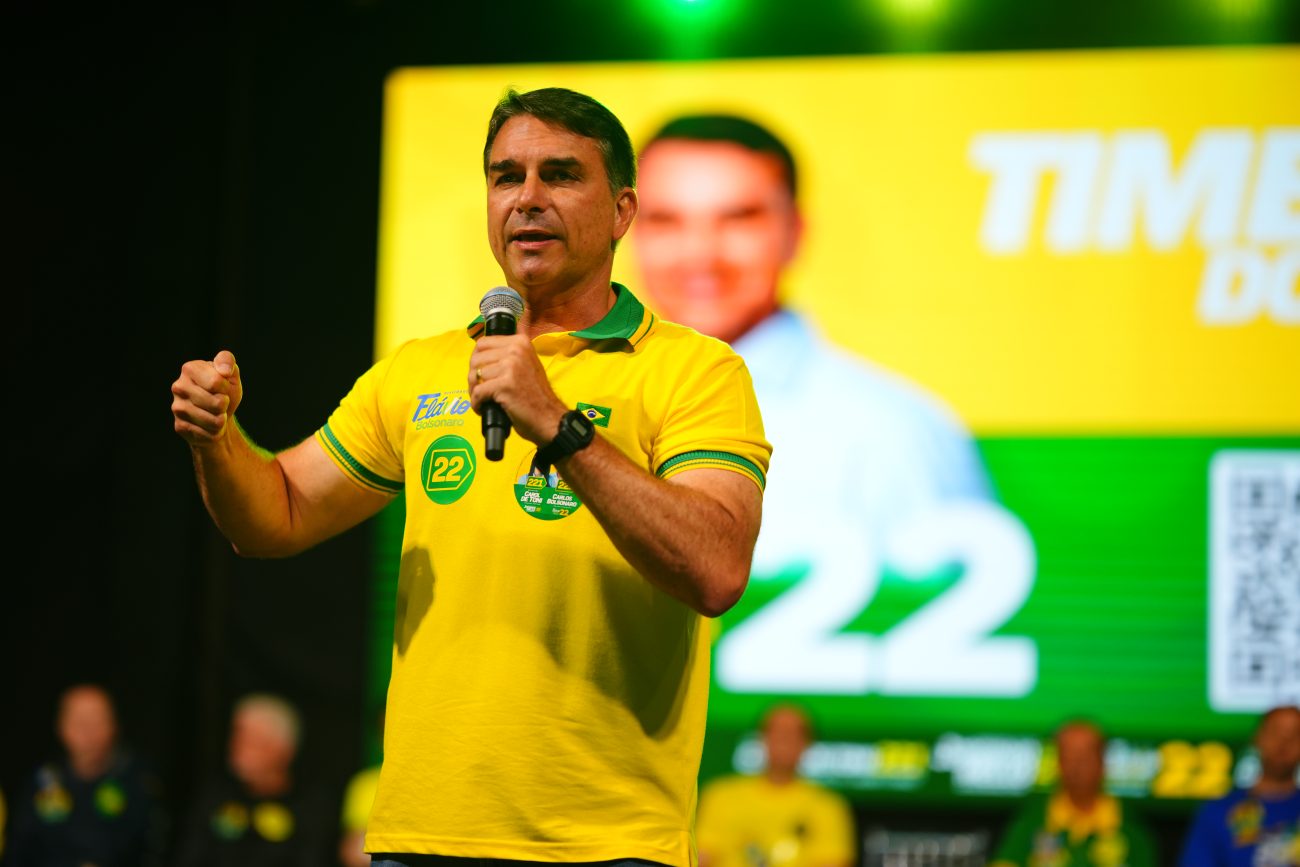 Flávio declara seus votos no Rio; veja quem o presidenciável escolheu para cada cargo