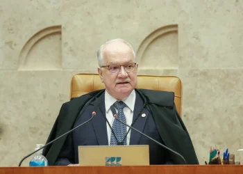 Fachin tira pedido de Moraes contra Mendonça do inquérito das fake news e aciona PGR