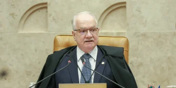 Fachin tira pedido de Moraes contra Mendonça do inquérito das fake news e aciona PGR