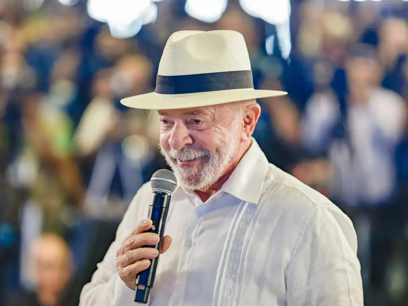 Lula alfineta Flávio na Baixada e diz que amigo do presidente é o povo, não Vorcaro