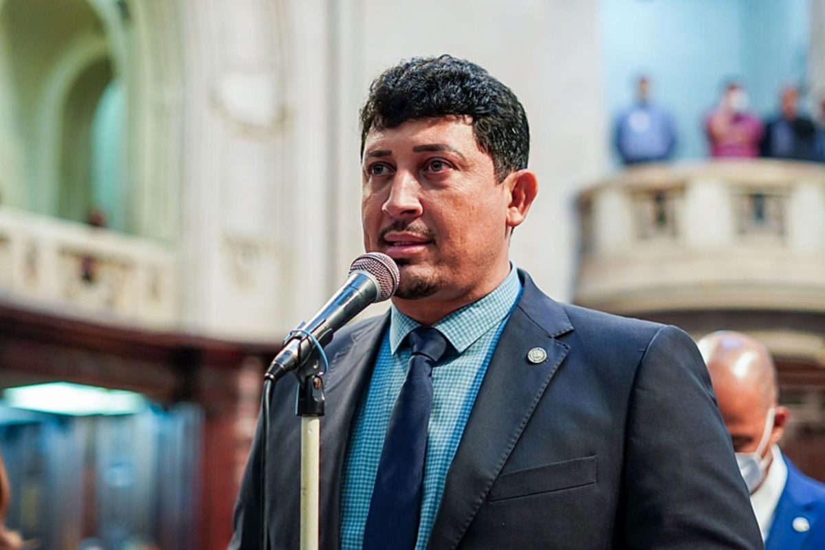 TRE-RJ barra candidatura de Vandro Família por unanimidade