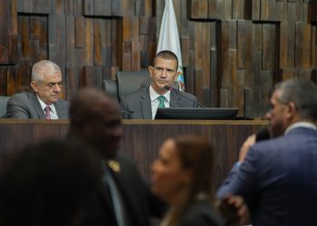 Articulação de Douglas Ruas abre caminho para enfrentar crise financeira no estado