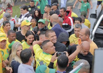 Ruas percorre Campos e Macaé em campanha por Flávio