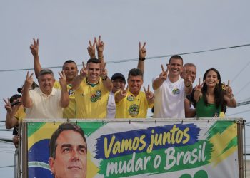 Douglas Ruas faz carreatas em três cidades da Região dos Lagos por Flávio Bolsonaro