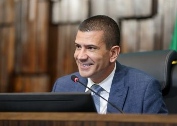 Douglas Ruas discute transição com Ricardo Couto e anuncia revisão do orçamento de 2027