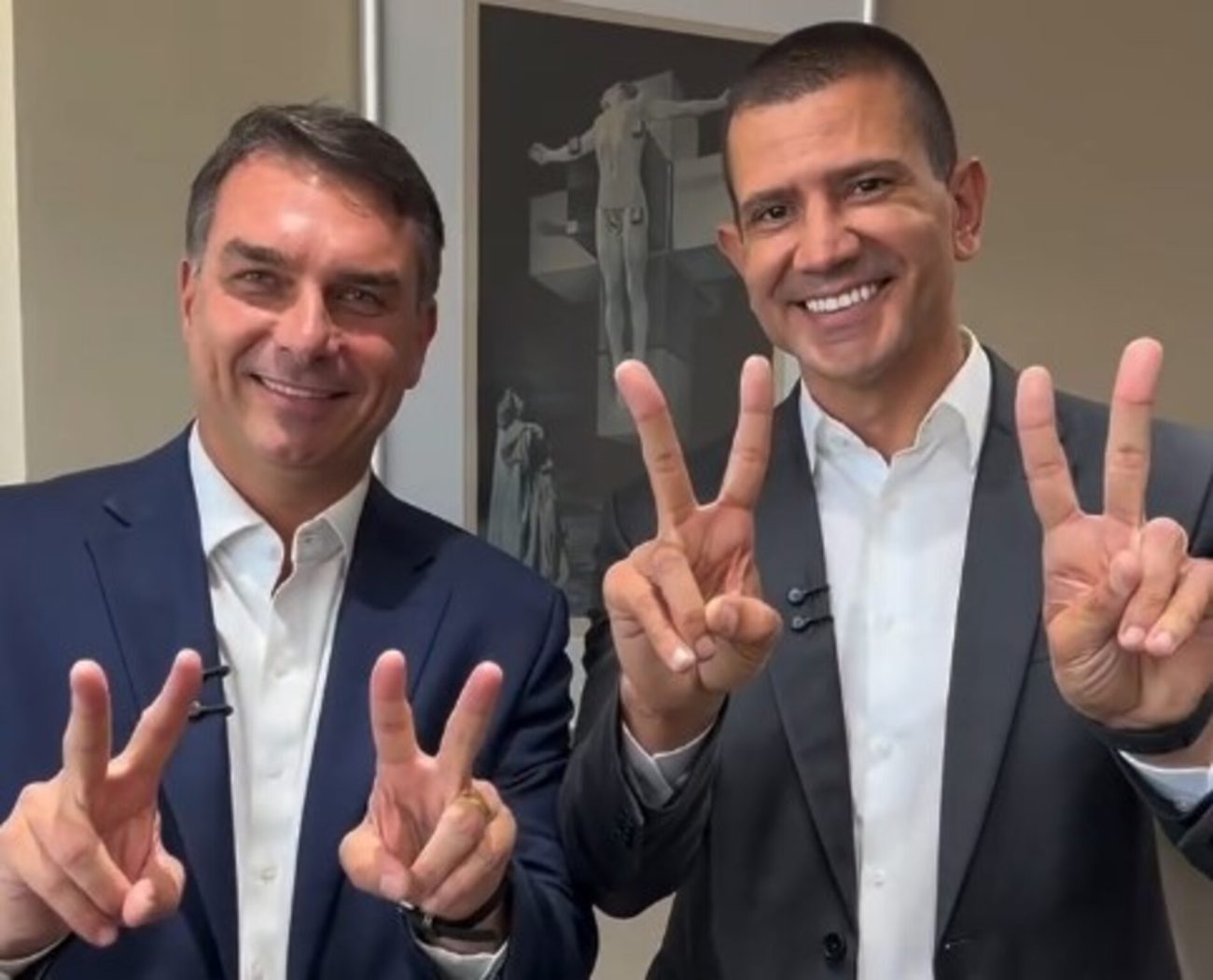 Flávio Bolsonaro celebra vitória de Douglas Ruas: ‘Justiça foi feita’