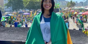 Aos 24 anos, Júlia Castro chega a Brasília após votação de mais de 100 mil votos